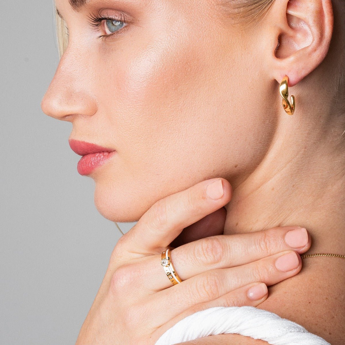 Queen Ring Crystal Stone Plated in 18k Gold