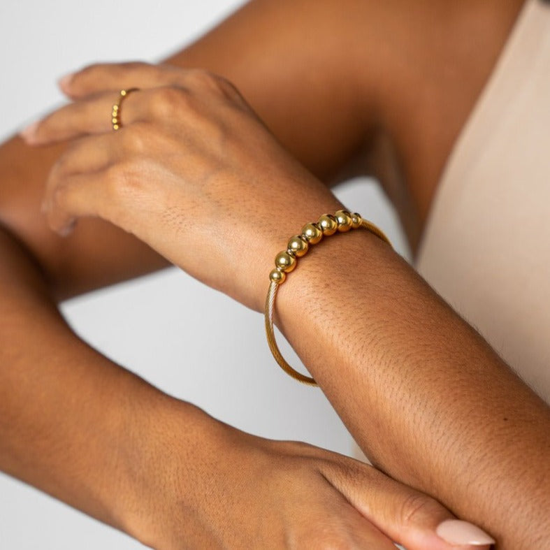 Adjustable Anti-Stress Bracelet with Gold-Plated Beads