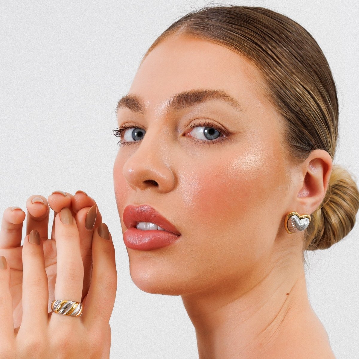 Boucles d'oreilles en forme de cœur avec plaquage or et argent