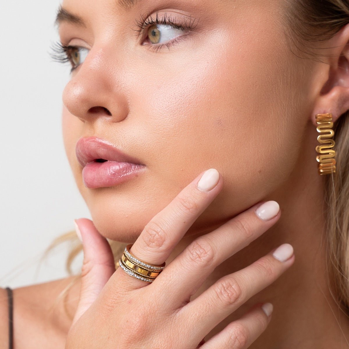 Zig Zag Earring Plated in 18k Gold