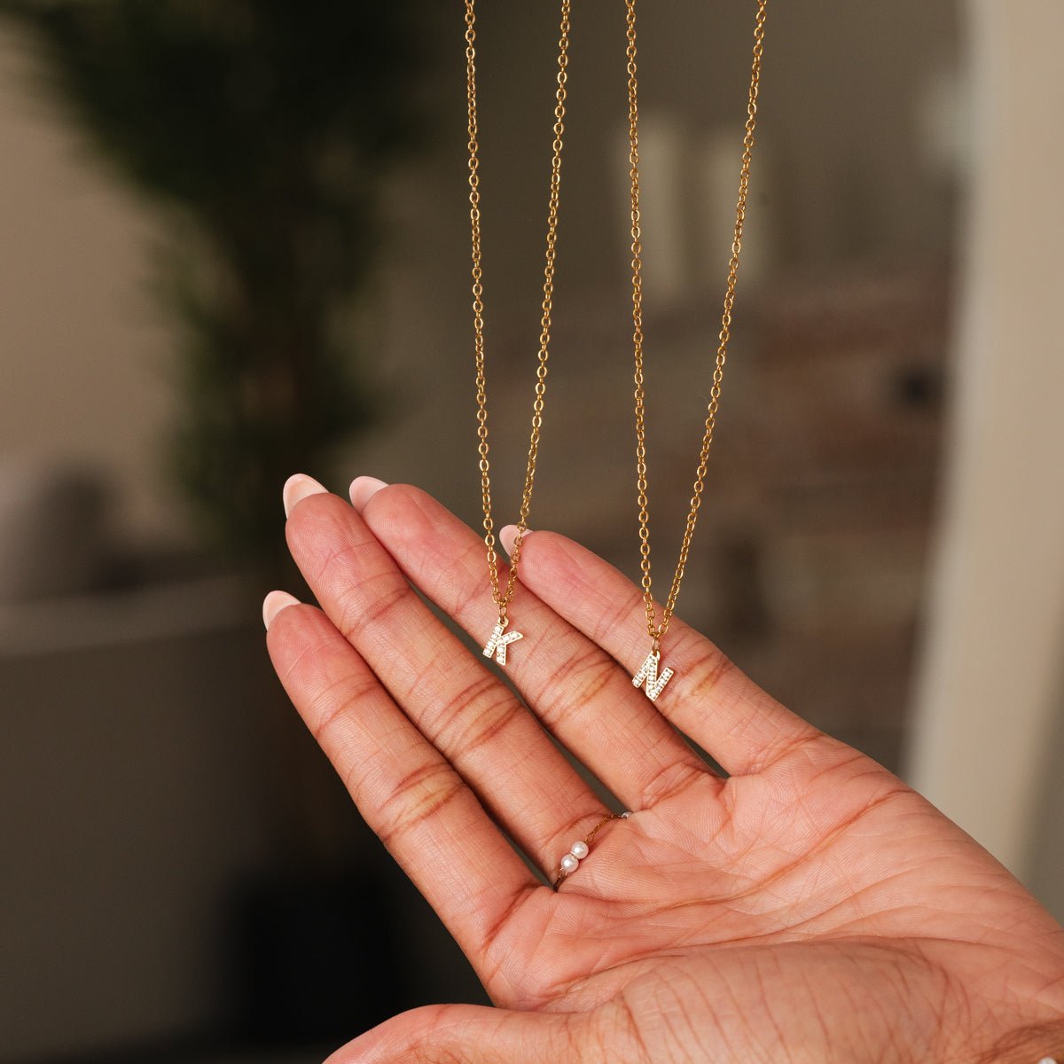 Collier avec initiale et pierre plaqué or 18 carats