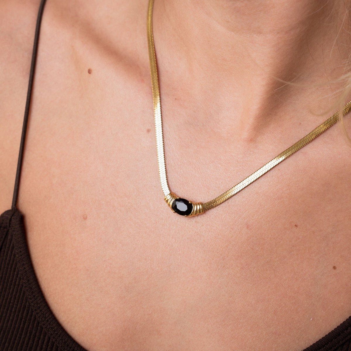 Onyx Stone Mesh Necklace Plated in 18K Gold