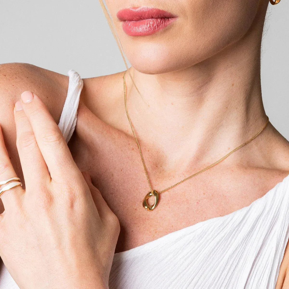 Link Pendant Necklace Plated in 18k Gold