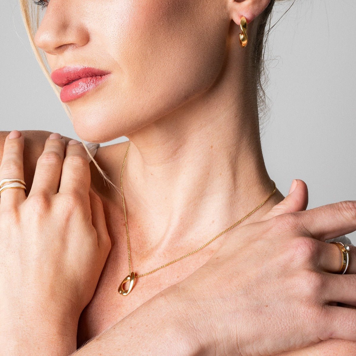 Link Pendant Necklace Plated in 18k Gold