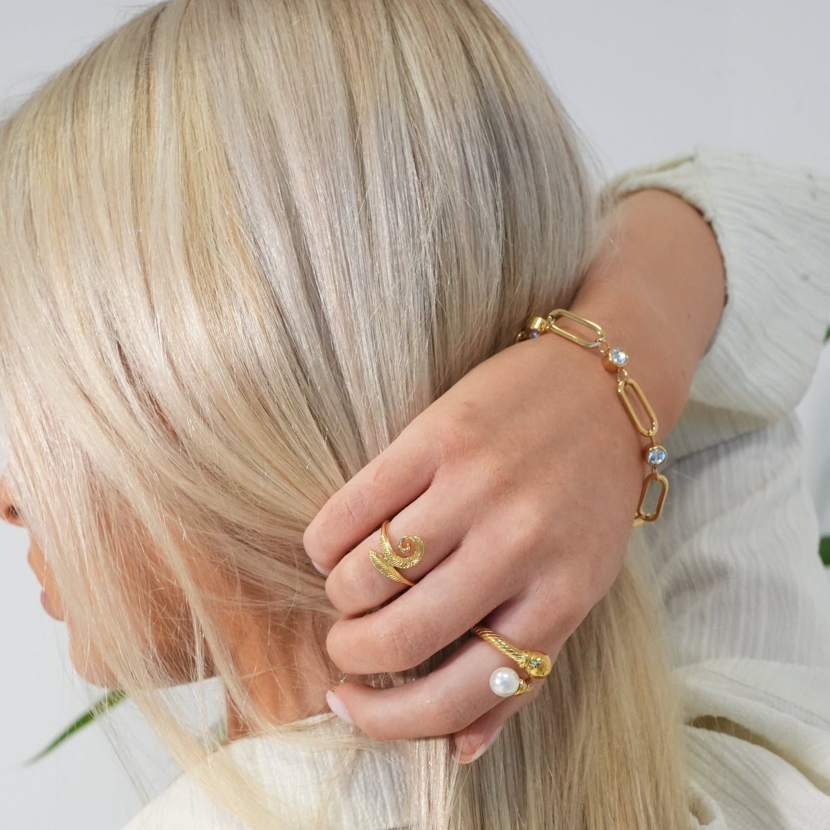 Elegance Pearl Ring Plated in 18k Gold