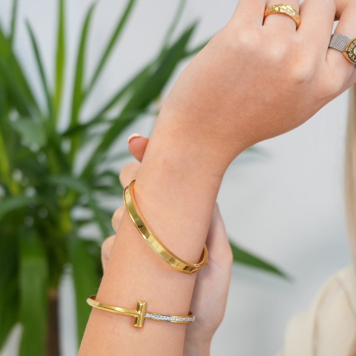 T-Bar Elegance Bracelet Plated in 18k Gold