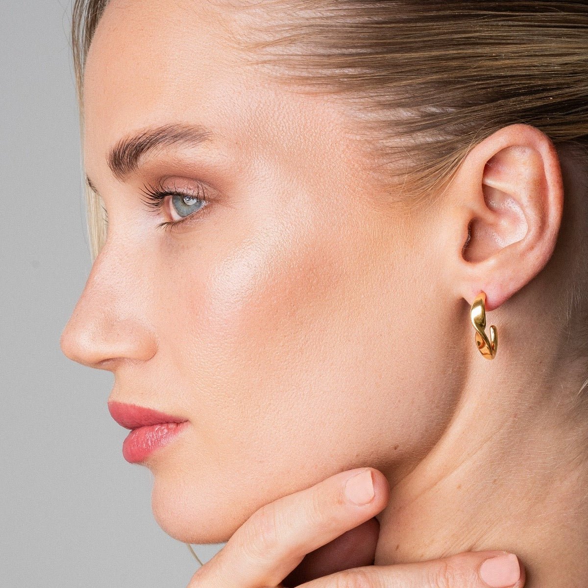 Luci Hoop Earring Plated in 18k Gold