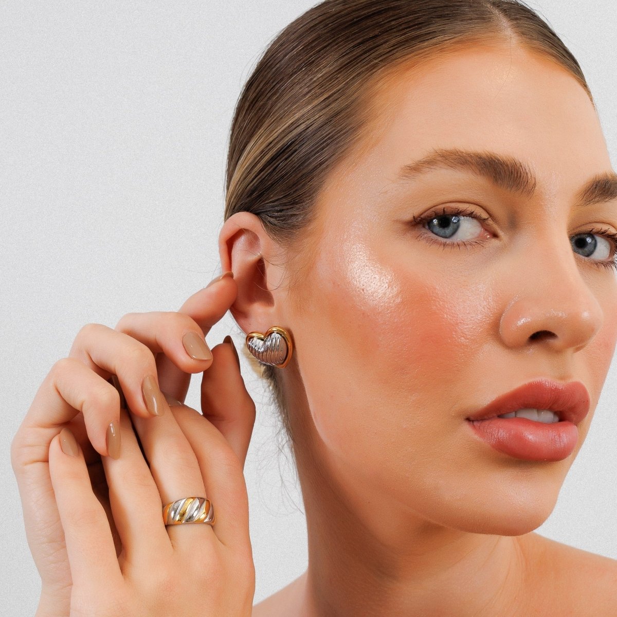 Boucles d'oreilles en forme de cœur avec plaquage or et argent