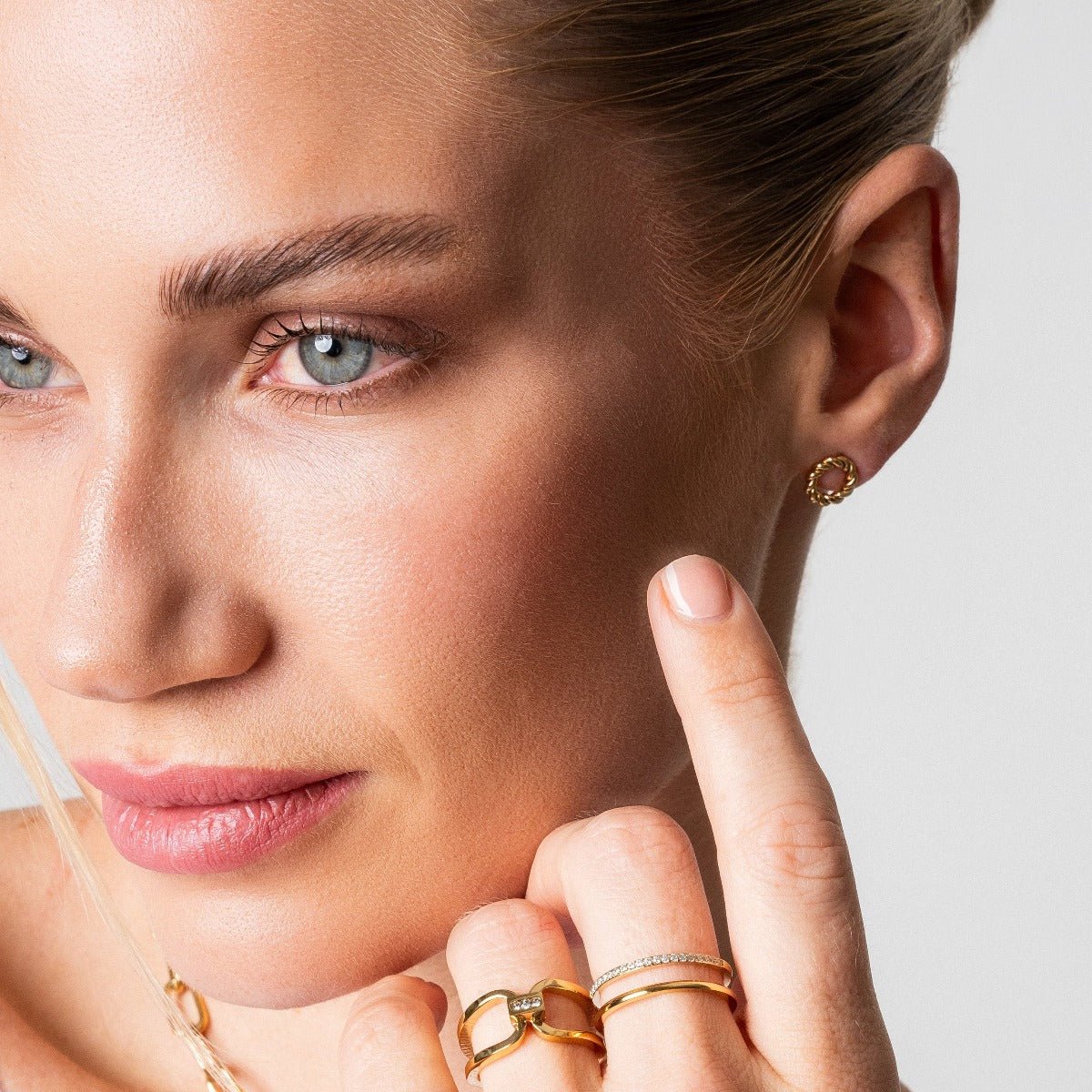 Twist Earring Plated in 18k Gold