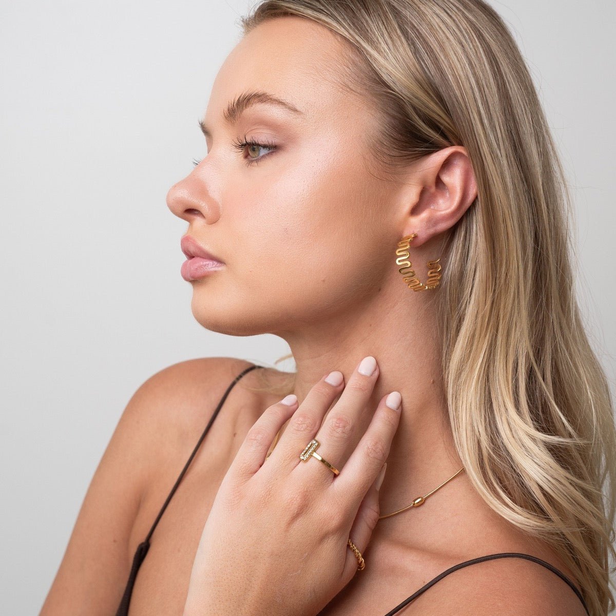 Zig Zag Earring Plated in 18k Gold