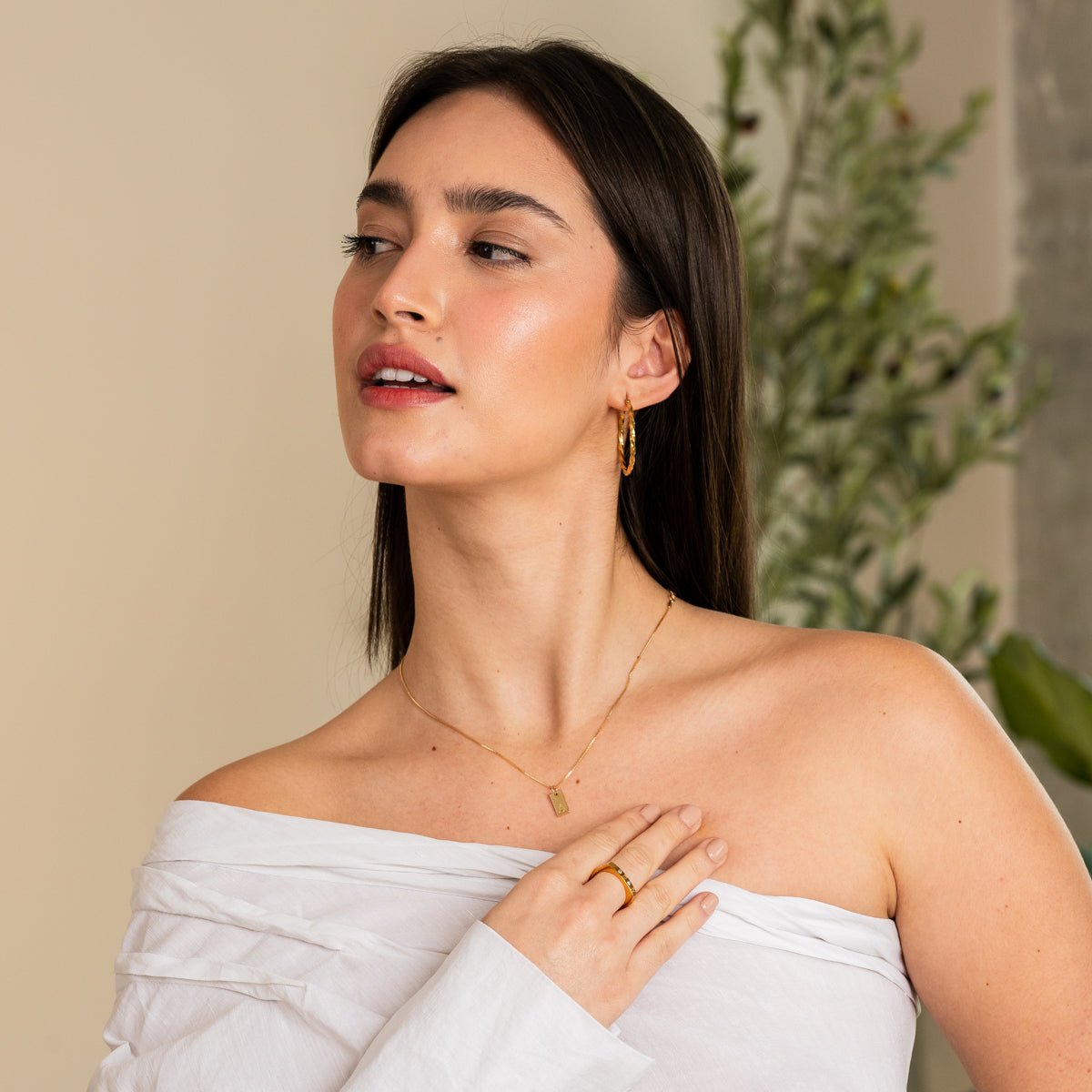 Initial Letter Minimal Necklace Plated in 18K Gold