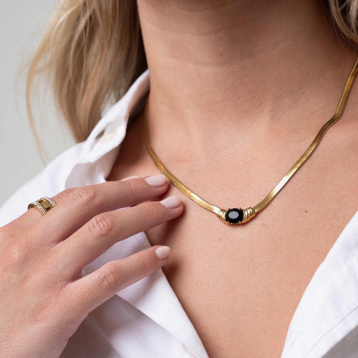 Onyx Stone Mesh Necklace Plated in 18K Gold