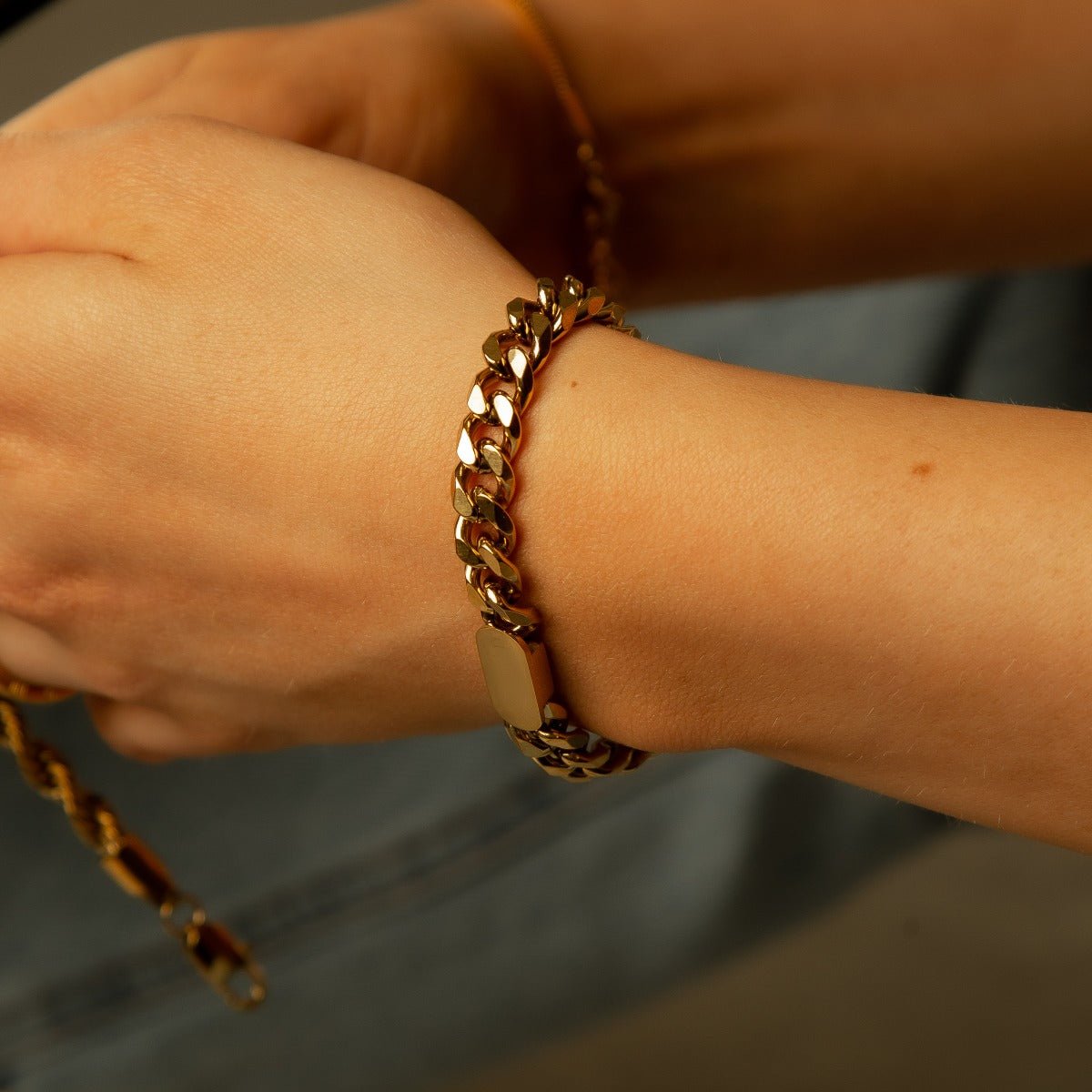 Rectangular Pendant Chain Bracelet Plated in 18k Gold